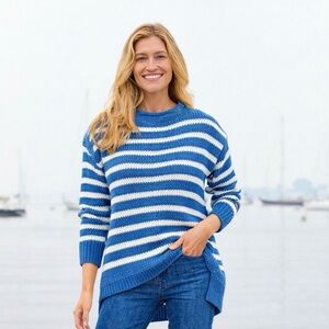 Hilo Honolulu Blue & White Striped Knit Sweater – M in excellent condition